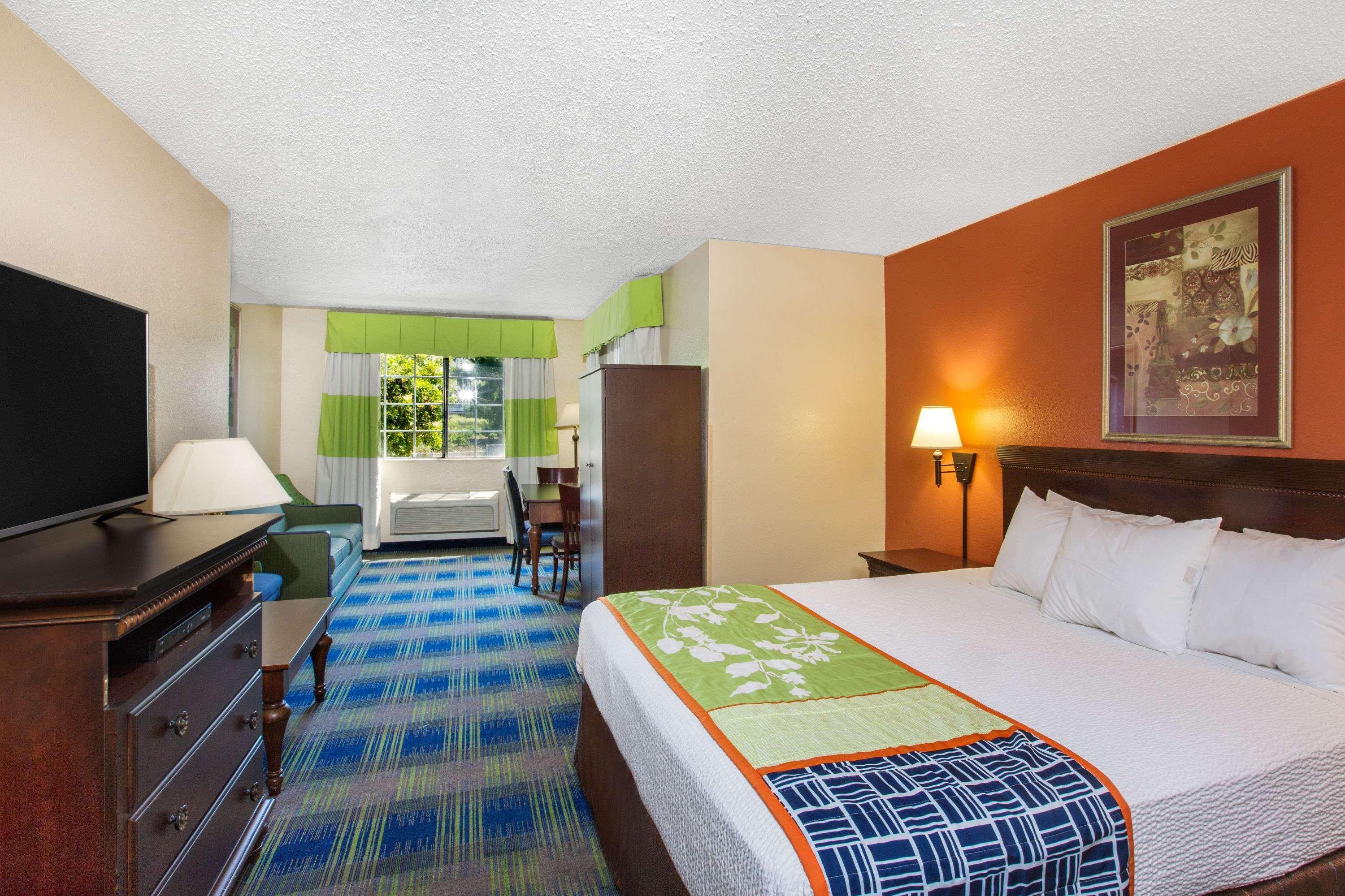 Days Inn By Wyndham Fremont Exterior photo