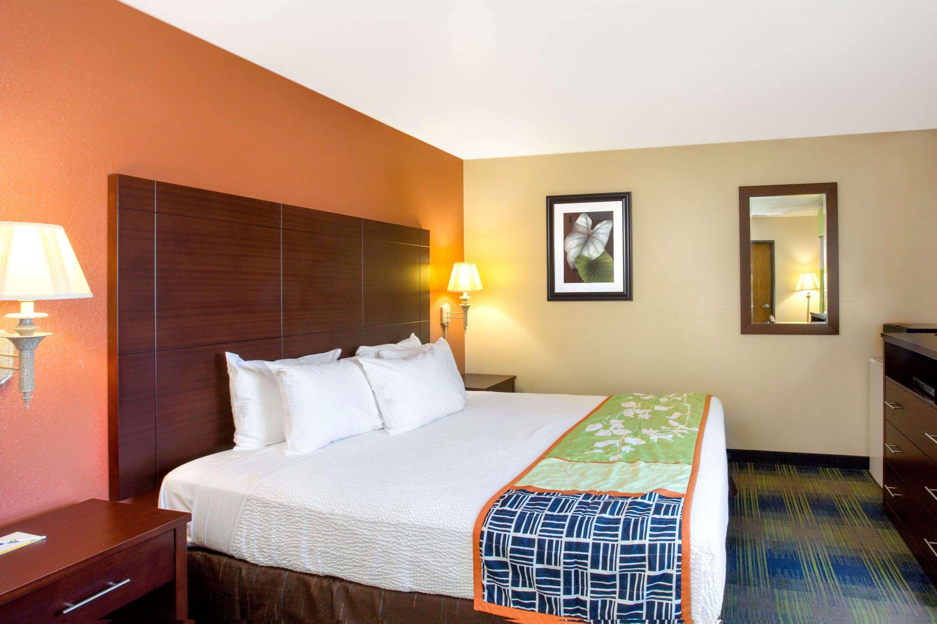 Days Inn By Wyndham Fremont Exterior photo