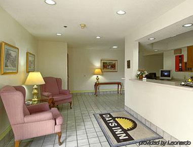 Days Inn By Wyndham Fremont Interior photo