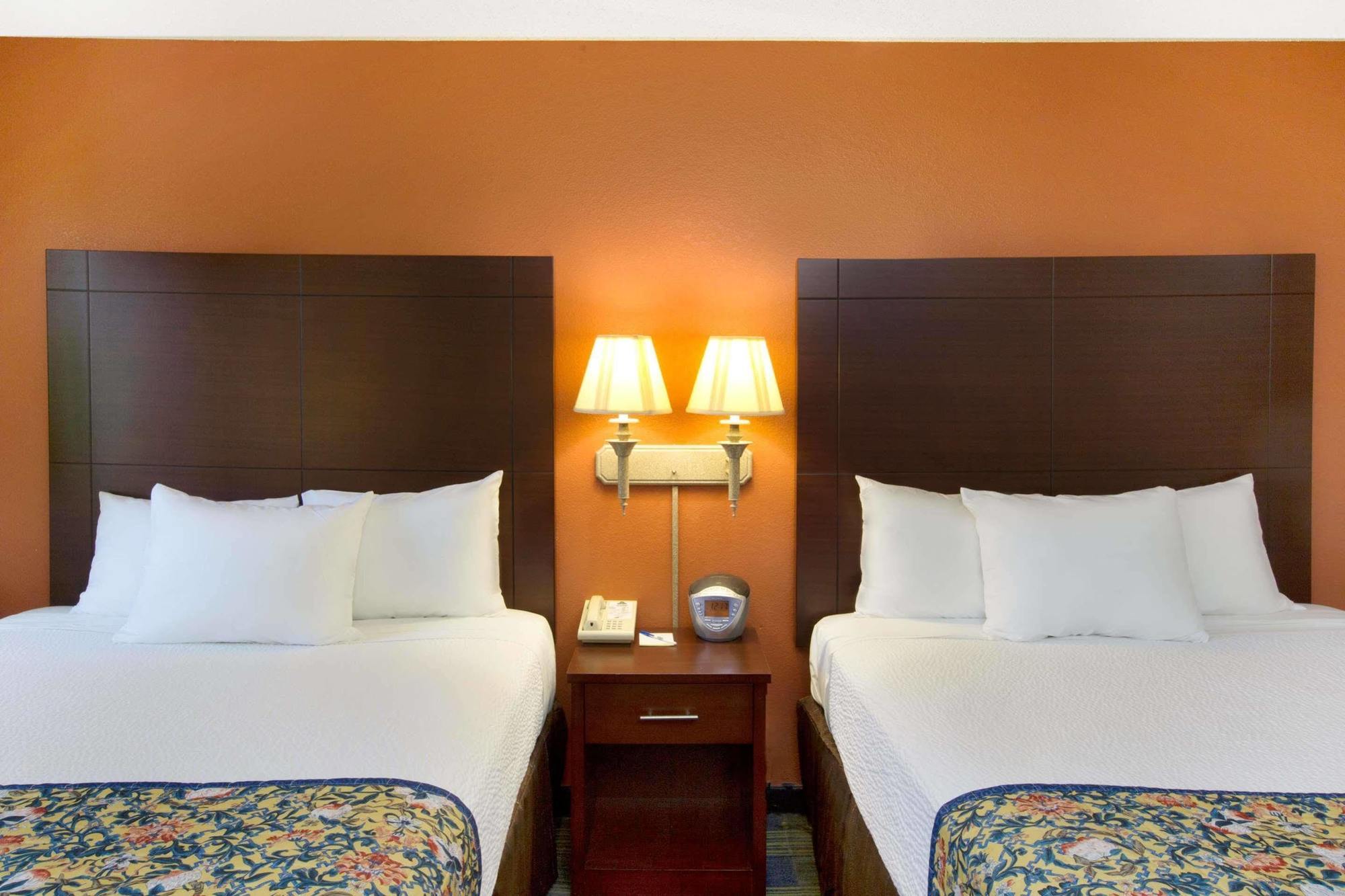 Days Inn By Wyndham Fremont Exterior photo