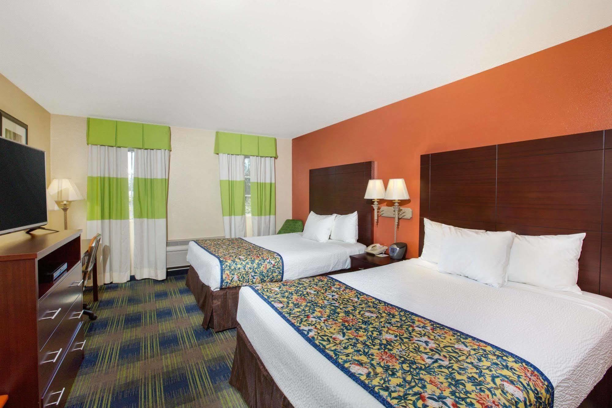 Days Inn By Wyndham Fremont Exterior photo